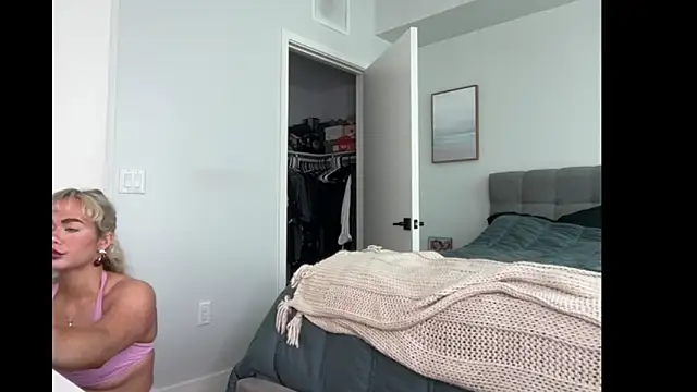 ElenaErickson online show from October 22, 8:47 pm