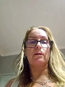 Snapshot of Steffi45 chatting on October 21, 7:18 pm Steffi45 online show from October 21, 7:18 pm