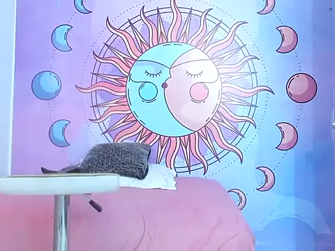luna hoott online show from July 19, 3:25 pm