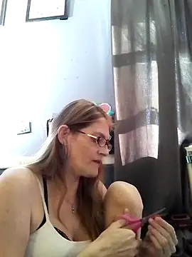 Snapshot of beelzebubblesxo chatting on October 7, 7:07 pm beelzebubblesxo online show from October 7, 7:07 pm