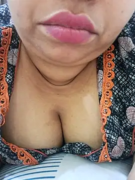 Ravina patil1 online show from December 18, 6:12 pm