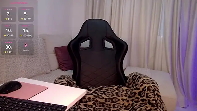 EmillyGreen1 online show from March 20, 1:49 pm