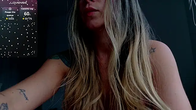  arianalzate  online show from June 11, 10:39 pm