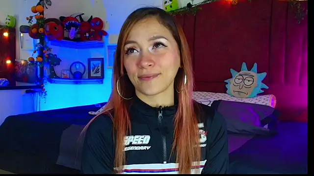 alisson zafiro  online show from January 7, 3:10 am