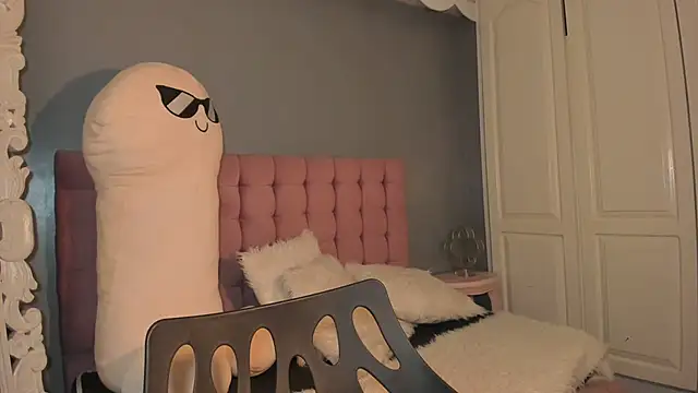 IssadoraJames online show from October 23, 7:31 pm