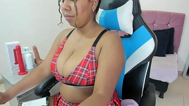 Lizzie Williams  online show from April 28, 3:10 am
