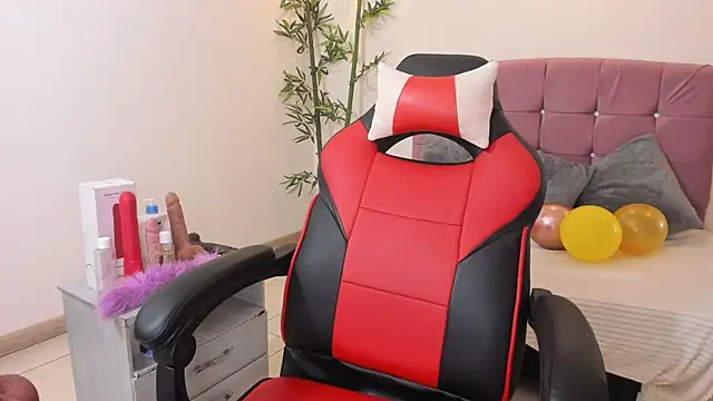 Lizzie Williams  online show from July 14, 3:22 am