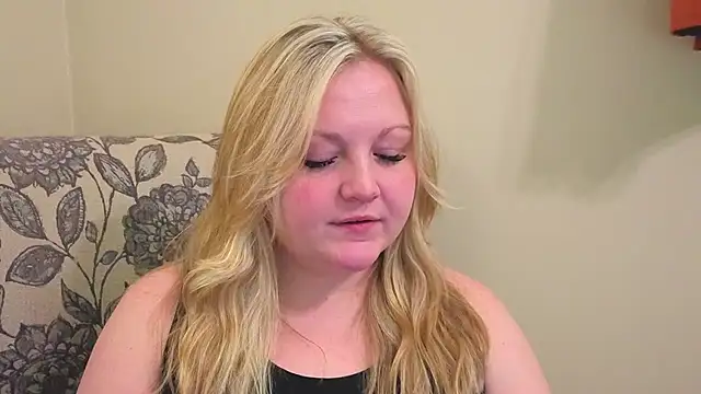 PhatAssBlond online show from April 28, 7:18 pm