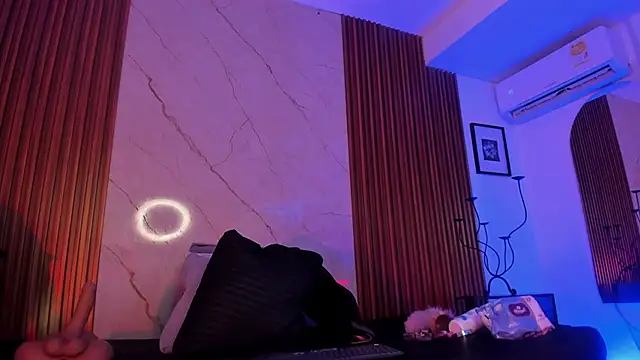 Emiilycollins online show from November 21, 1:18 am