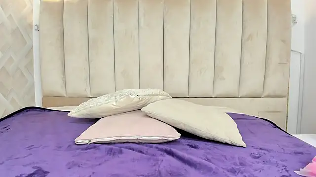Anniie Queen online show from July 17, 4:06 am