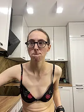 Snapshot of MartiniiSelenna chatting on September 16, 6:43 am MartiniiSelenna online show from September 16, 6:43 am