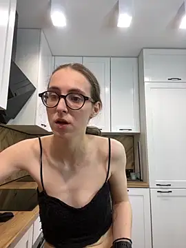 Snapshot of MartiniiSelenna chatting on September 10, 6:02 am MartiniiSelenna online show from September 10, 6:02 am