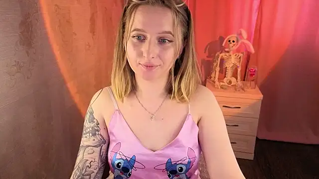 CuteLilyLove online show from April 28, 2:27 am