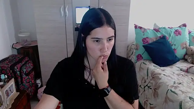 Naomi D online show from April 18, 9:15 pm