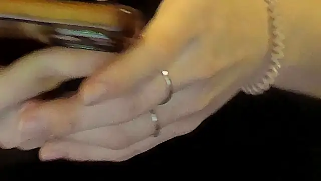 IceDanielles online show from January 8, 1:37 pm