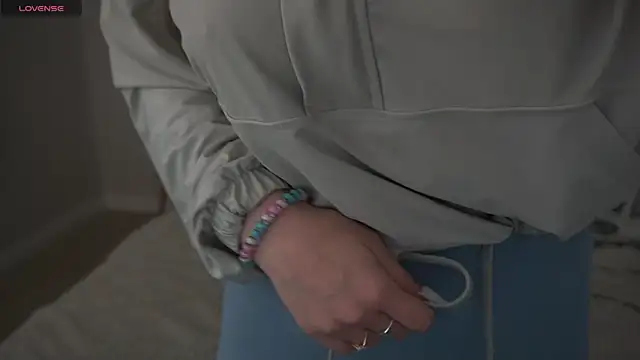 IceDanielles online show from November 9, 1:40 pm