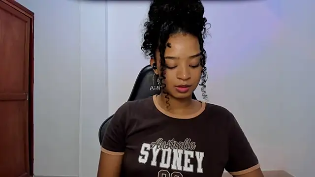 Tammy-Bliss online show from October 31, 4:25 am