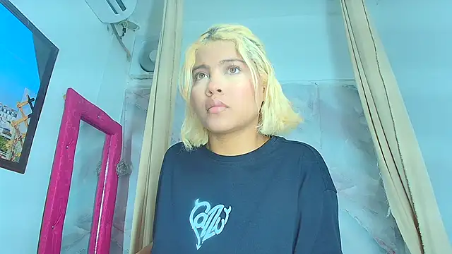 sofiacastillo01 online show from July 7, 1:36 pm
