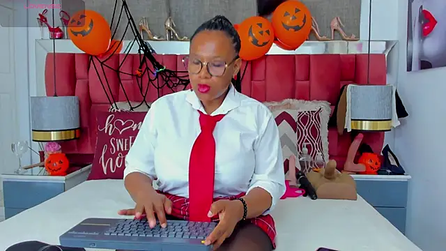 ShantalDior online show from October 31, 3:30 am