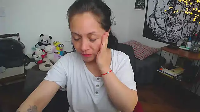 lili peach online show from September 19, 5:45 pm