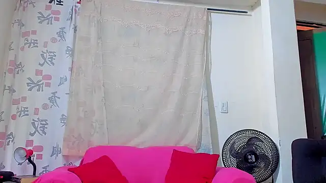 kerlysmith 24 online show from June 5, 1:28 pm