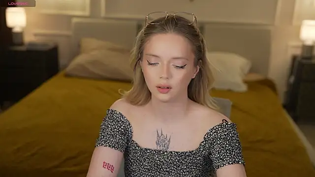 Cassy-Celestial  online show from May 3, 7:34 am