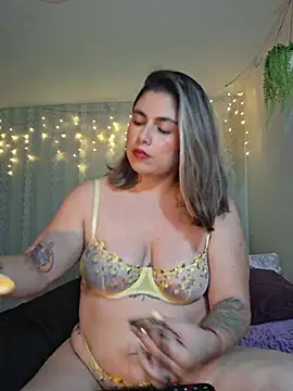 Juliietha servas online show from June 5, 11:55 pm