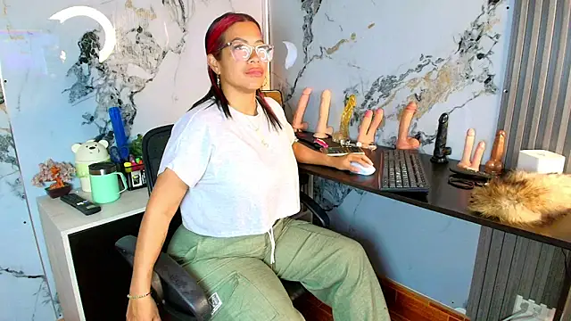 AlixLong online show from February 8, 9:50 pm