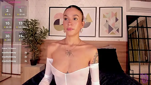 LunaRuso online show from November 4, 7:30 pm