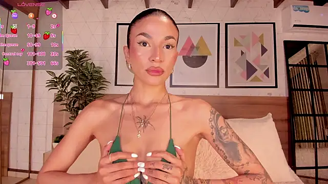 LunaRuso online show from February 19, 7:35 pm