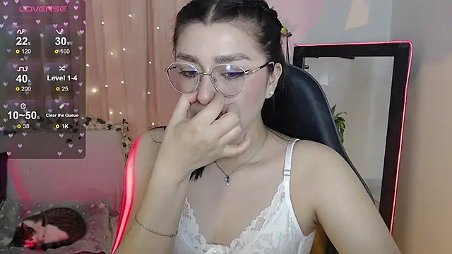 mily thomson b  online show from November 3, 9:19 pm