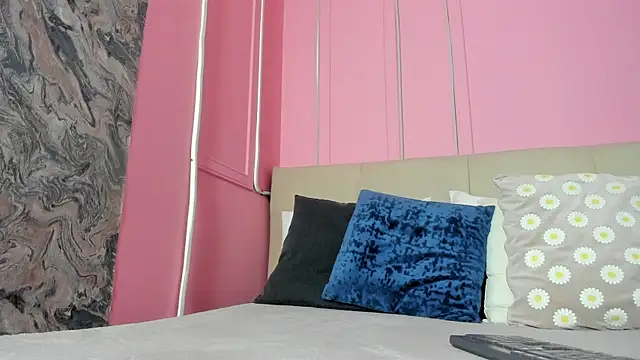 Snapshot of Emelyy_Carter chatting on October 20, 12:08 pm Emelyy Carter online show from October 20, 12:08 pm