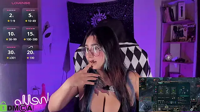 sweetcoralinee online show from March 14, 12:44 am