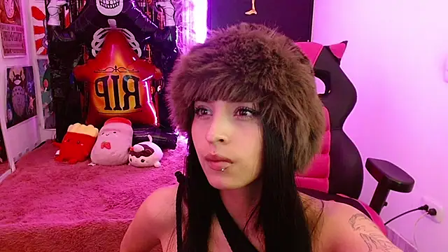 Snapshot of Kind_Scarlett chatting on October 24, 1:23 am Kind Scarlett online show from October 24, 1:23 am