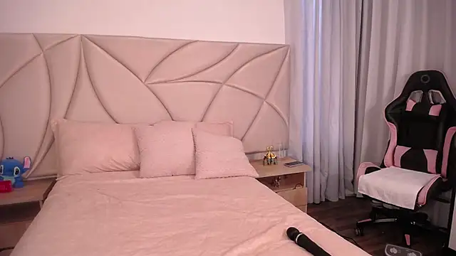 ValleryC online show from March 4, 1:28 pm