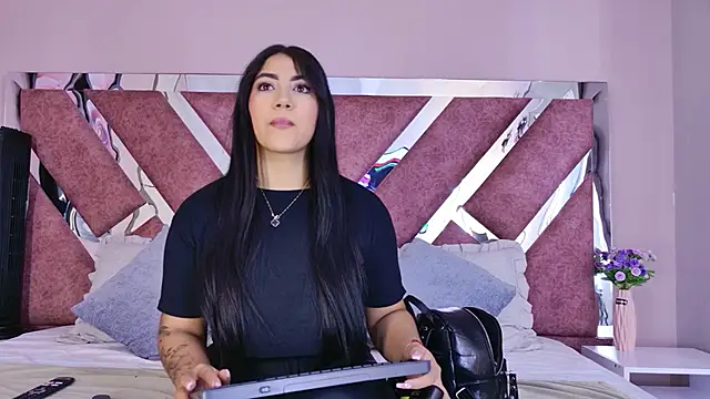 PaulinaDuarte online show from June 22, 12:35 pm