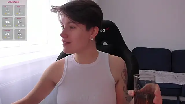 Snapshot of JessieFlower chatting on October 29, 8:29 am JessieFlower online show from October 29, 8:29 am