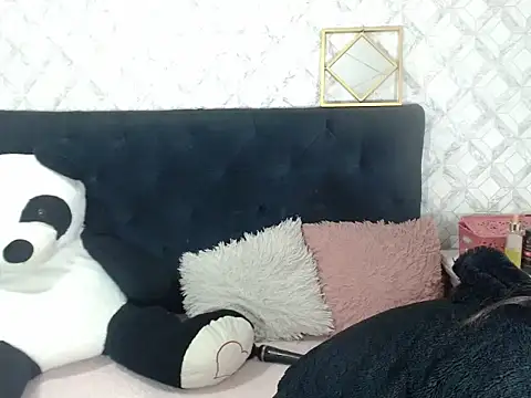 Snapshot of Emma-Wilson chatting on September 11, 4:35 am Emma-Wilson online show from September 11, 4:35 am