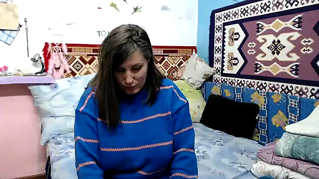 AdelineBlueEyes online show from November 17, 9:54 am