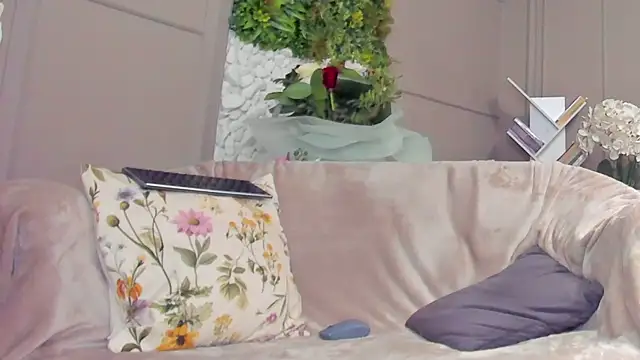 Deliciouslips online show from July 23, 4:26 pm