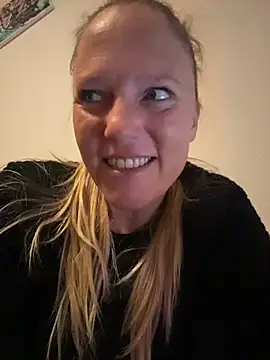 MoniqueLaFee online show from May 16, 1:19 am