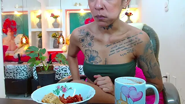 lorenapinto online show from September 24, 2:21 am