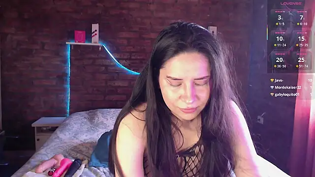 KityEstrover online show from November 6, 3:18 pm