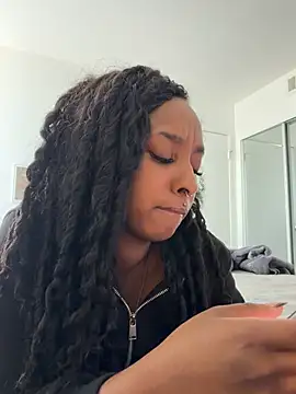 Your Paris online show from March 3, 8:04 pm