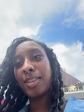 Your Paris online show from March 4, 8:15 pm