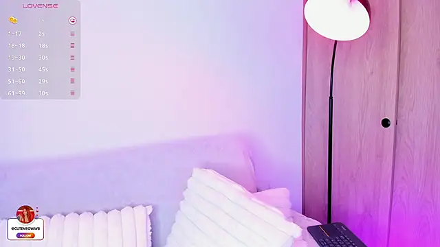 meow moon  online show from March 4, 8:43 am