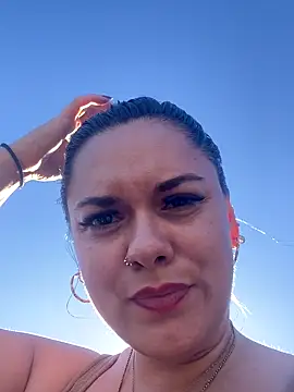 Snapshot of Luccreccia_ chatting on October 8, 1:59 pm Luccreccia online show from October 8, 1:59 pm