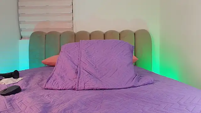 hot dione online show from November 25, 7:47 pm