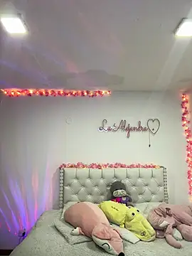 alee lenoxx online show from July 1, 5:07 am