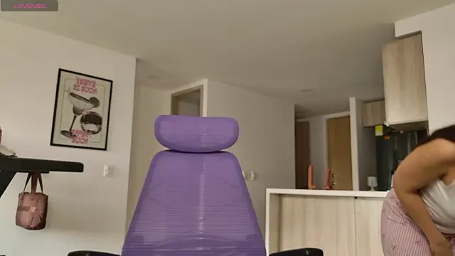 emiliasommer online show from April 5, 7:02 pm